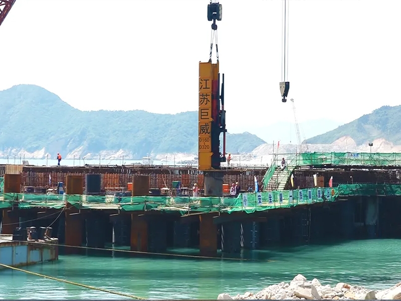 打樁錘在港口和碼頭建設中的應用